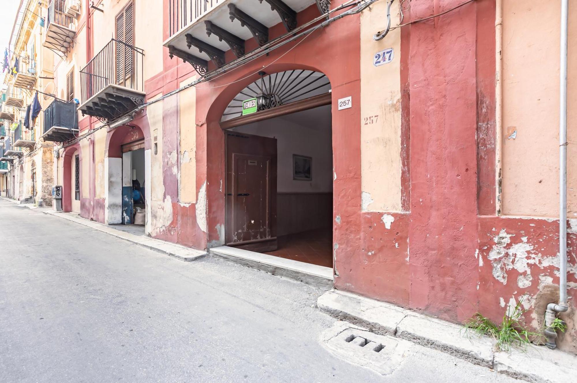 Palazzo Dei Normanni & Ballaro Roomy Modern X9 Apartment Palermo